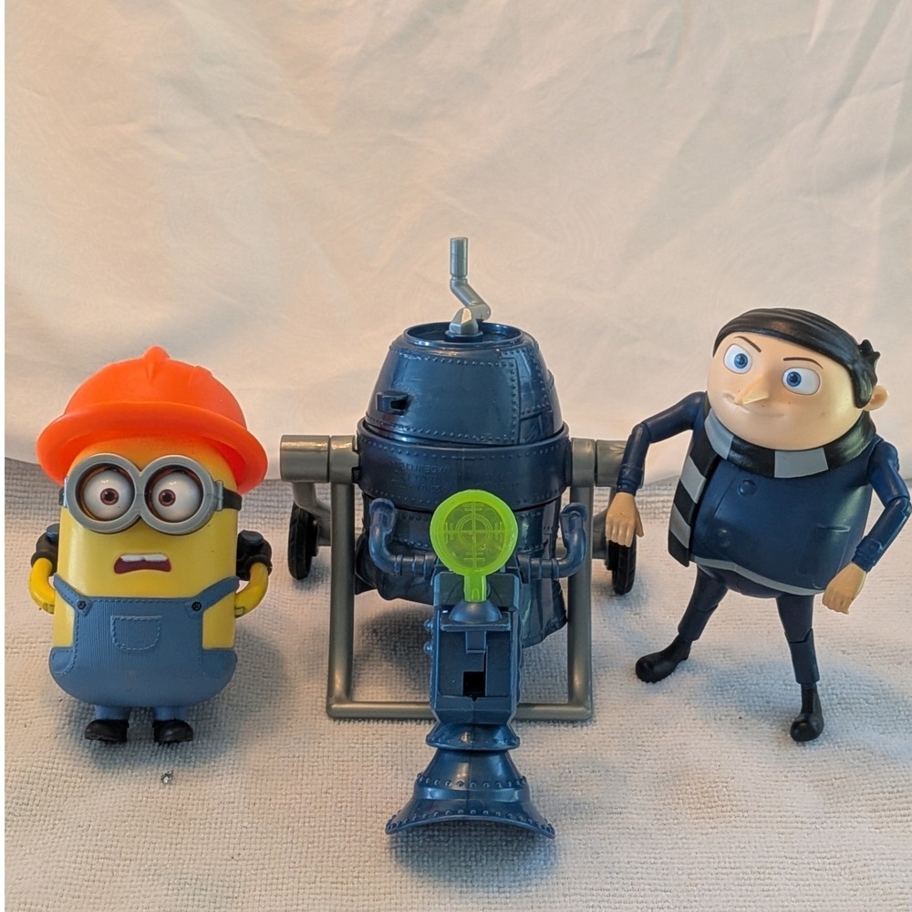 Despicable Me 2 Gru and Minion Action Figure Set with Jelly Lab Accessory
